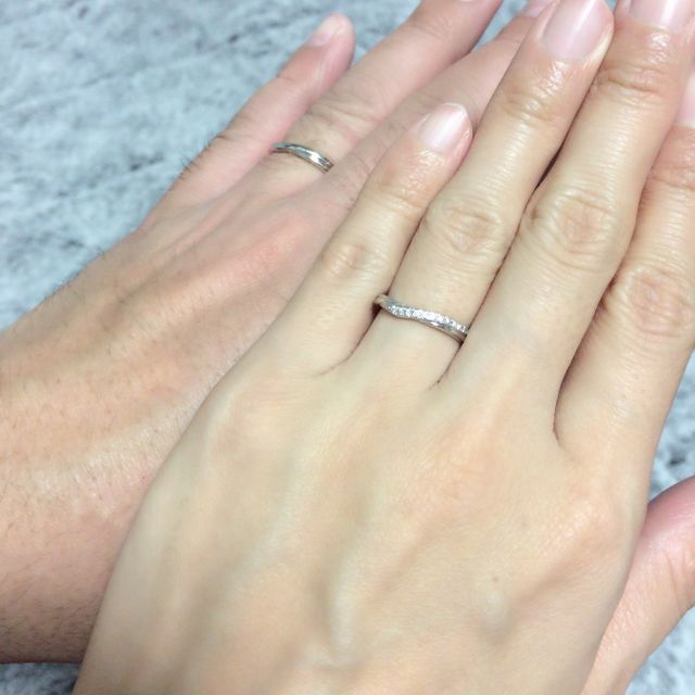 【銀座ダイヤモンドシライシの口コミ】 カーブがある指輪が良かったので色々なブランドの指輪を見させて頂きまし…