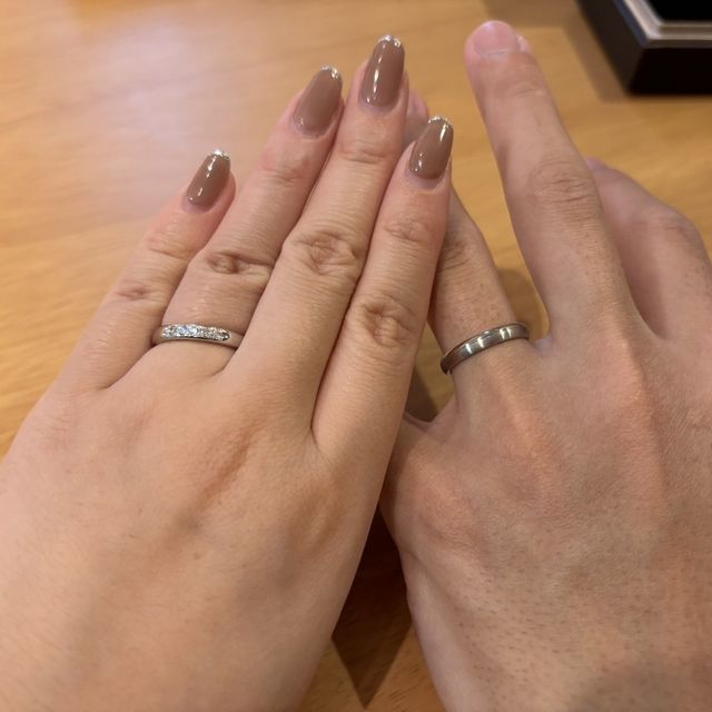 【アイプリモ(I-PRIMO)の口コミ】 指輪のデザインはぷっくりしてて、マット加工が入っています。
マット加工…