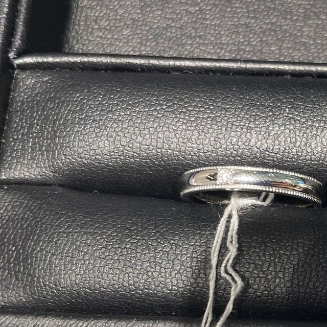 【銀座ダイヤモンドシライシの口コミ】 ミル打ちのデザインが可愛いと感じました。セミオーダーでデザインやダイ…