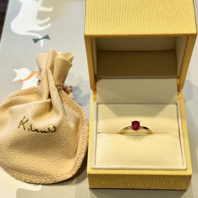 【ケイウノ ブライダル(K.UNO BRIDAL)の口コミ】 母から引き継いだ指輪の石をリメイクでき、かつシンプルで普段でもつけや…