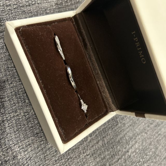 【アイプリモ(I-PRIMO)の口コミ】 光に当たるとお上品にキラキラ光ってとっても可愛いです
付けてるとふと目…