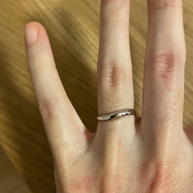 【ケイウノ ブライダル(K.UNO BRIDAL)の口コミ】 指輪の模様のところにオーダーでピンクゴールドを入れたことで、さりげな…