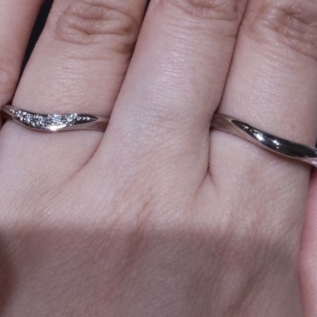 【ラザール ダイヤモンド(LAZARE DIAMOND)の口コミ】 こちらはベイリッジという名前の指輪で、V字のリングにダイヤモンドがあし…