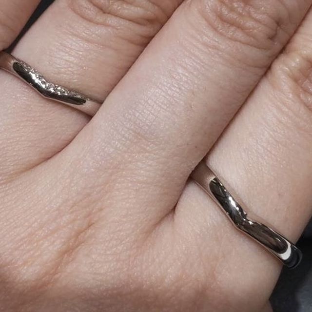 【ラザール ダイヤモンド(LAZARE DIAMOND)の口コミ】 こちらのティリアという指輪は、V字のラインが深くなく、使いやすいデザイ…