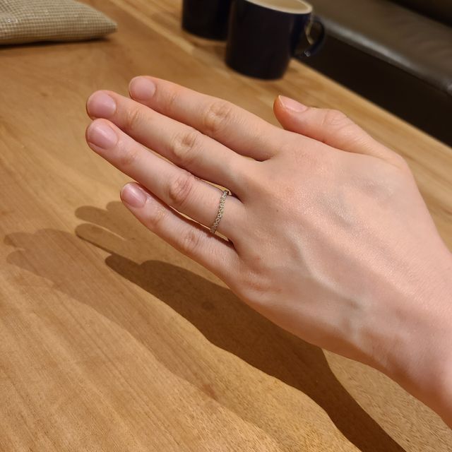 【ORECCHIO(オレッキオ)の口コミ】 エメラルドカットのダイヤが良くてこのブランドに決めました。派手すぎず…