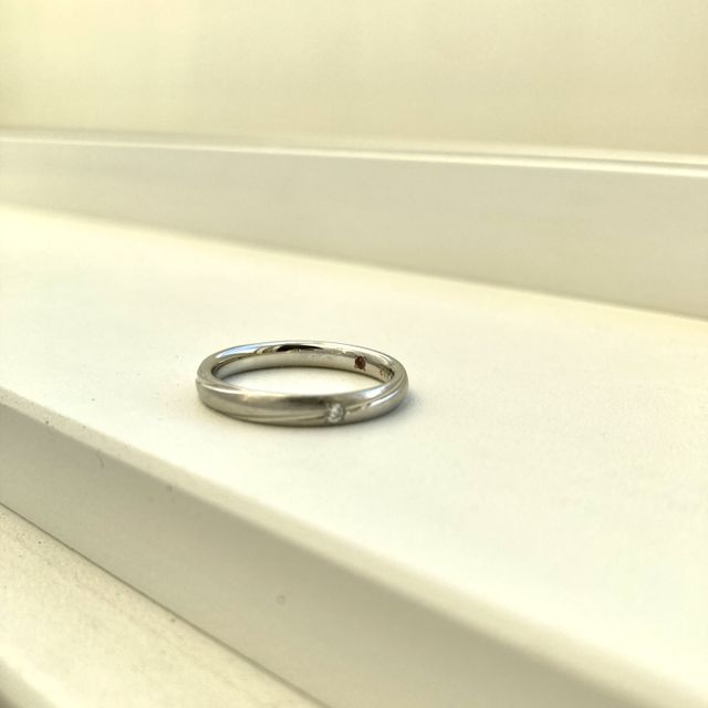 【PILOT BRIDAL(パイロットブライダル)の口コミ】 シンプルだけどラインが入ることでちょっとデザインの主張もできるデザイ…