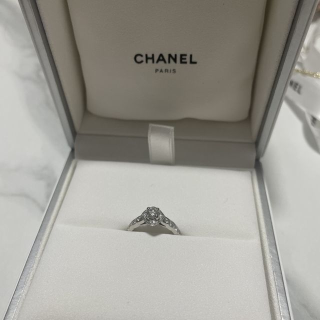 【シャネル(CHANEL)の口コミ】 ダイヤモンドが周りにも装飾されていてとてもゴージャスで一生に一度の大…