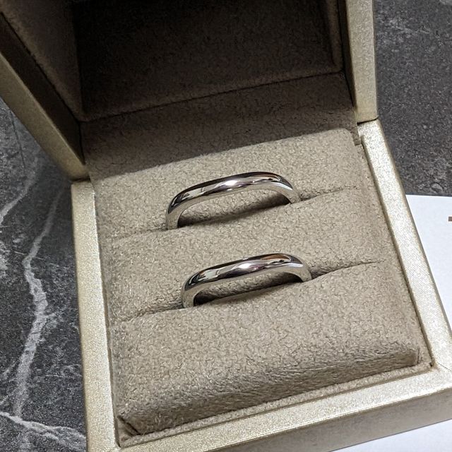 【和光ブライダルブティックギンザの口コミ】 カーブのデザインを探しており、いくつかのブランドで検討しましたが、一…