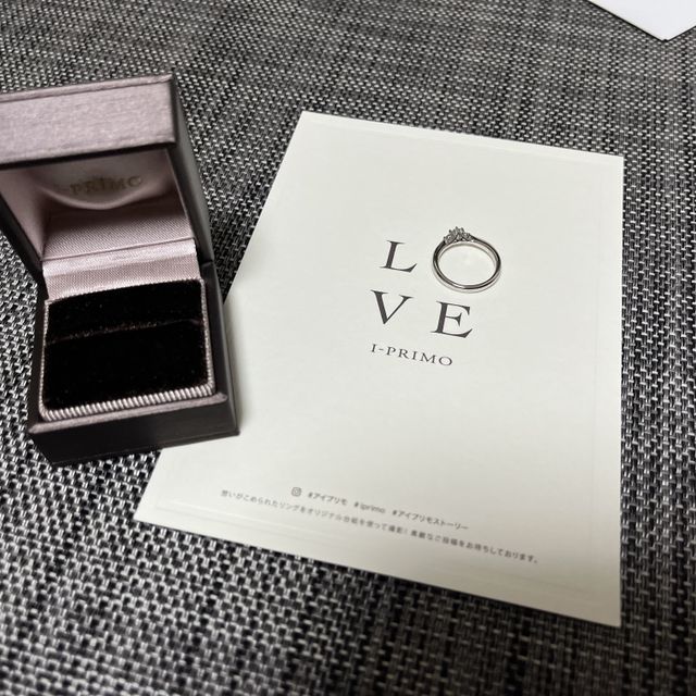 【アイプリモ(I-PRIMO)の口コミ】 橋をイメージしたデザインになっています。大きなダイヤモンドが真ん中に1…