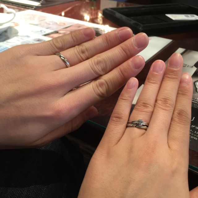 【JEWELRY  KAMATA(ジュエリーかまた)の口コミ】 婚約指輪に合わせたＳ字のラインで、指を綺麗に見せてくれます。天の川も…