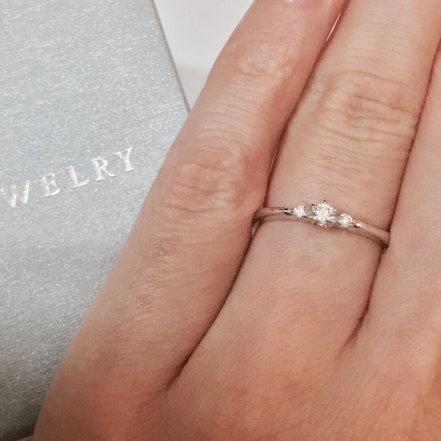 【STAR JEWELRY(スタージュエリー)の口コミ】 シンプルでオーソドックスな婚約指輪を探していました。最終的には彼が選…