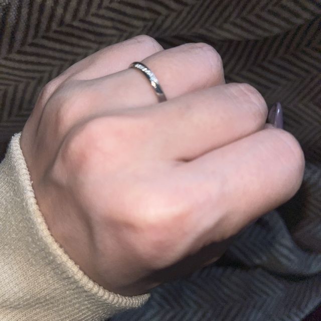 【PILOT BRIDAL(パイロットブライダル)の口コミ】 シンプルなデザインだけど、ななめにキラキラ(ダイヤ？)がついているとこ…