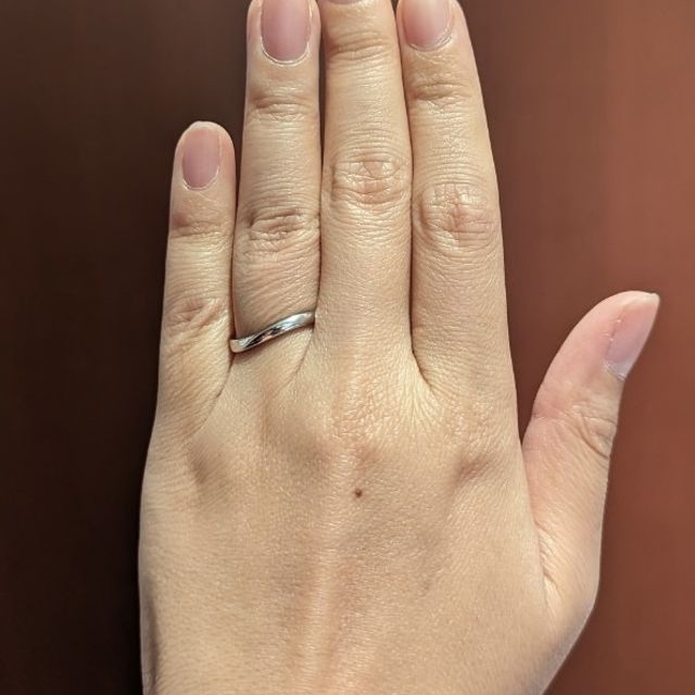 【銀座ダイヤモンドシライシの口コミ】 ウェーブラインが気に入りました。とても着け心地がよく、たまにちゃんと…