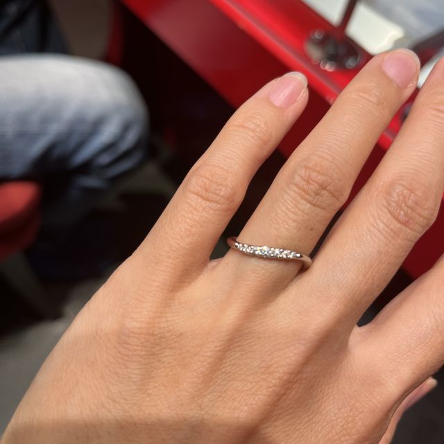 【AFFLUX(アフラックス)の口コミ】 ２種類の指輪で悩んでおり、一つは逆ウェーブで指がとても綺麗に長く見え…