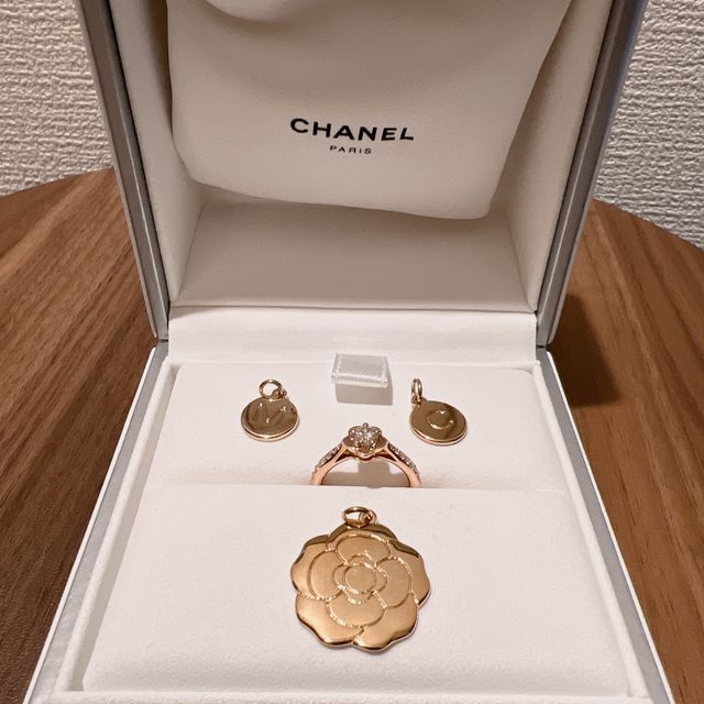 【シャネル(CHANEL)の口コミ】 エンゲージリングは大きな一粒ダイヤが憧れでしたが、なかなか使う機会が…