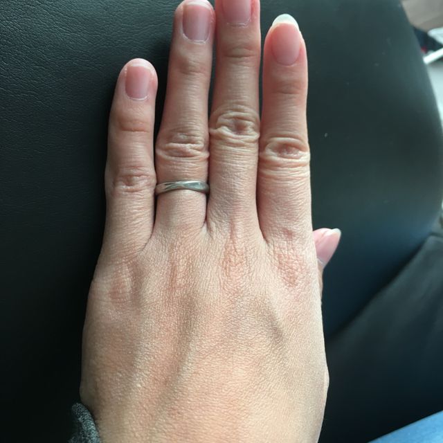 【ティファニー(Tiffany & Co.)の口コミ】 デザインがシンプルで可愛くて
旦那さんも私もすごく気に入りました！お値…