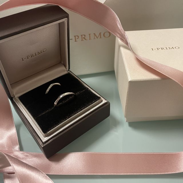 【アイプリモ(I-PRIMO)の口コミ】 ブランドにこだわらずデザインを絞って結婚指輪を探していました。
S字ウ…
