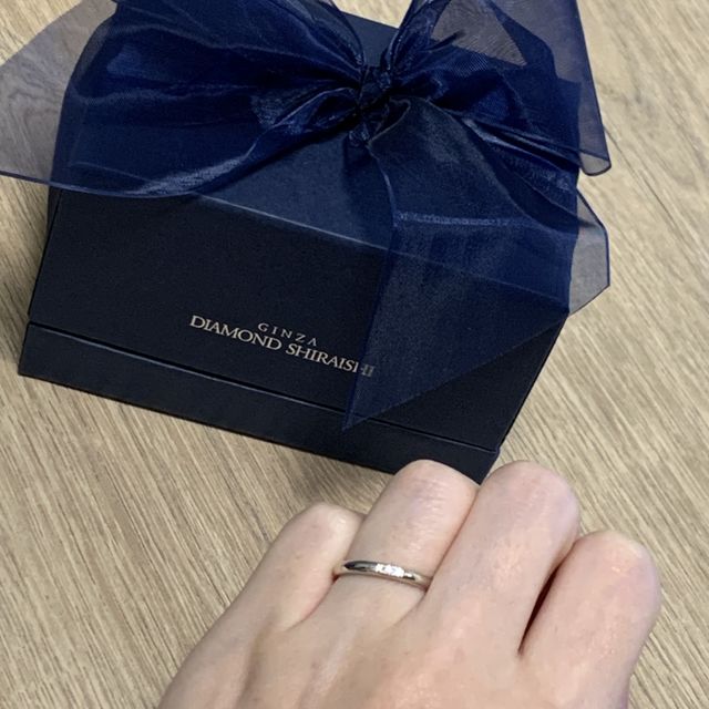 【銀座ダイヤモンドシライシの口コミ】 指輪の内側が丸く加工されているので、付け心地がとても良いです。普段指…