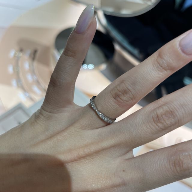 【ティファニー(Tiffany & Co.)の口コミ】 シンプルではなく変わったデザイン、ダイヤがついている指輪を探していた…