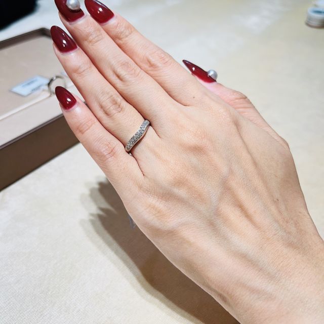 【ブルガリ(BVLGARI)の口コミ】 存在感がある指輪を探していたため、今までのブランドではBVLGARIが一番理…