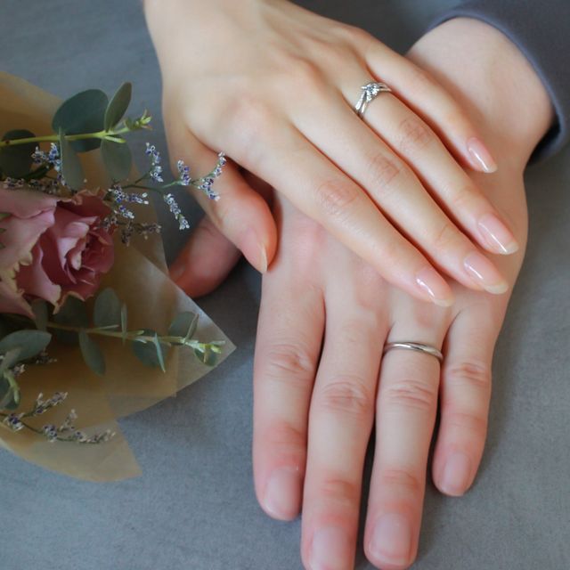 【Cayof(カヨフ)の口コミ】 指輪のデザイン、テクスチャーや素材など、アトリエで比べながら選ぶ時間…