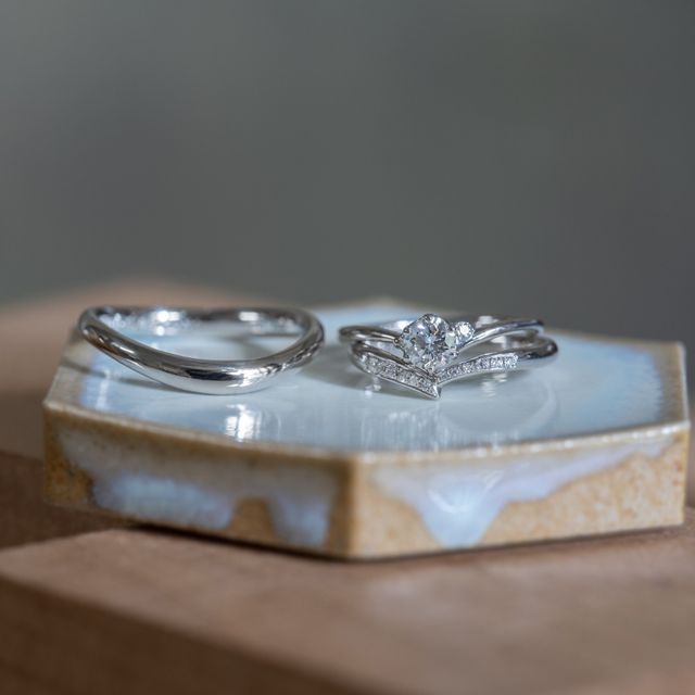 【Cayof(カヨフ)の口コミ】 結婚指輪と一緒に婚約指輪もセミオーダーで作っていただきました。重ね付…