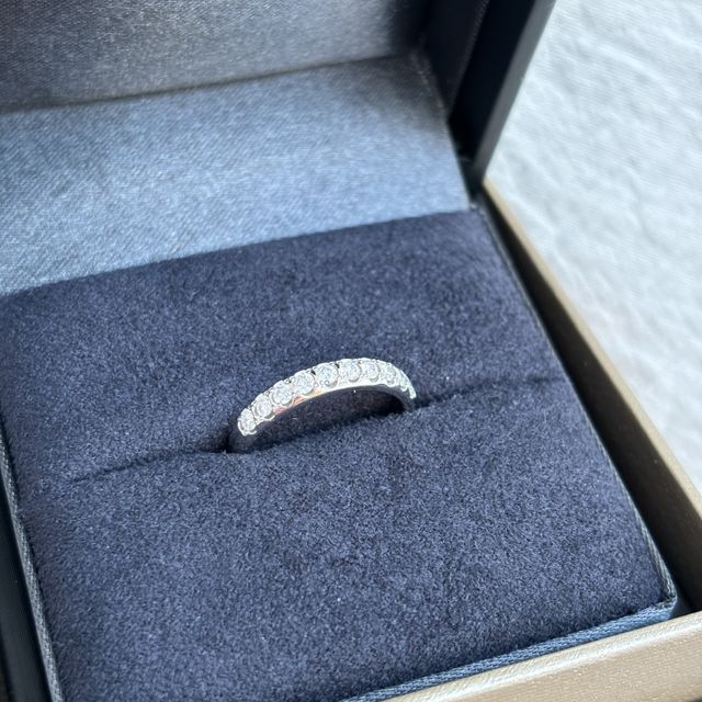 【ラザール ダイヤモンド(LAZARE DIAMOND)の口コミ】 仕事柄、結婚指輪はシンプルなものしかつけられないので、婚約指輪は、仕…