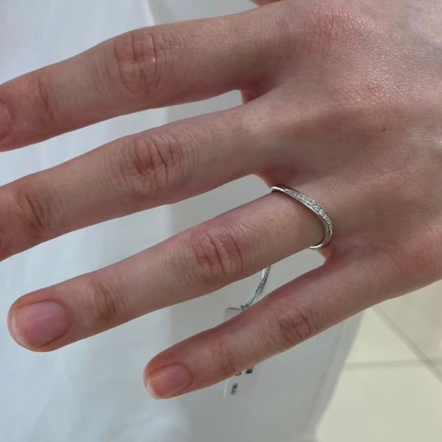 【アイプリモ(I-PRIMO)の口コミ】 ウェーブラインがきれいです。特に小指に繋がるラインが特に気に入りまし…