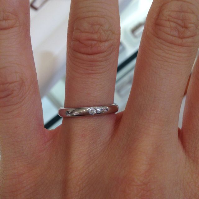 【4℃ BRIDAL(ヨンドシーブライダル)の口コミ】 とにかくシンプルで、ごたごたせず
石の数は一つがいいとすべての希望に合…