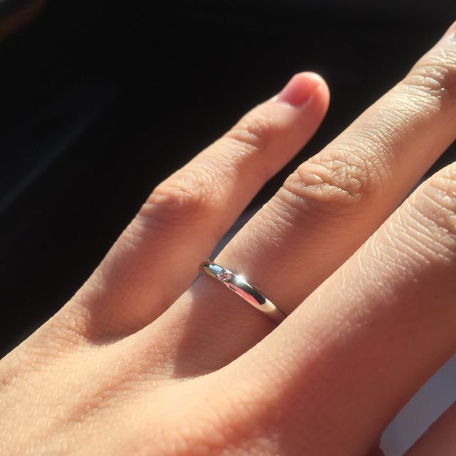 【4℃ BRIDAL(ヨンドシーブライダル)の口コミ】 とにかくシンプルで、ごたごたせず
石の数は一つがいいとすべての希望に合…