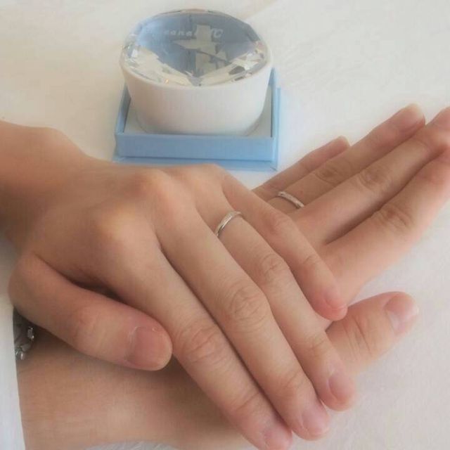 【4℃ BRIDAL(ヨンドシーブライダル)の口コミ】 とにかくシンプルで、ごたごたせず
石の数は一つがいいとすべての希望に合…