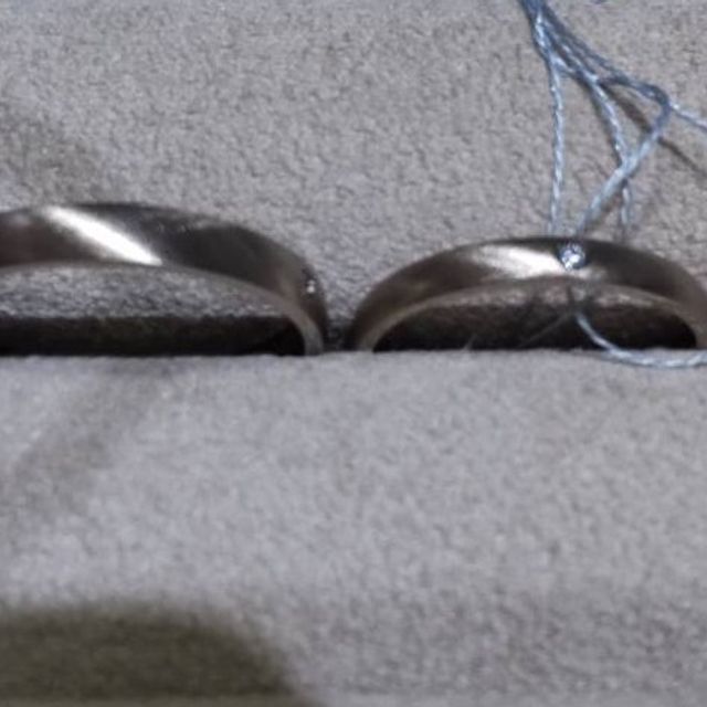 【BRILLIANCE+(ブリリアンスプラス)の口コミ】 シャンパンゴールドという珍しい素材の指輪です。表面の加工も素敵で、メ…