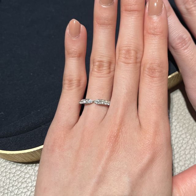 【ショーメ(CHAUMET)の口コミ】 リボンのように、センターがキュッと締まっているデザインがとても可愛ら…