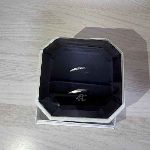 【4℃ BRIDAL(ヨンドシーブライダル)の口コミ】 指輪のデザインは、夫の指輪のほうはマット加工とマット加工のないデザイ…