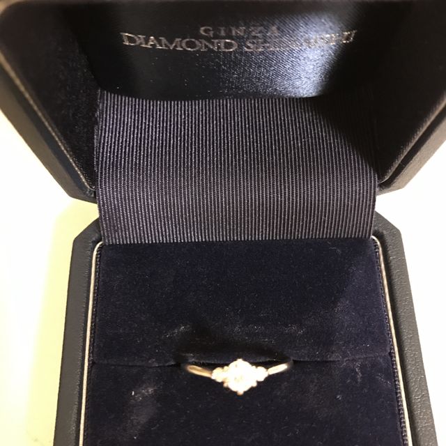 【銀座ダイヤモンドシライシの口コミ】 つけ心地が良く、細め、派手すぎないリングが良くこちらのリングにしまし…