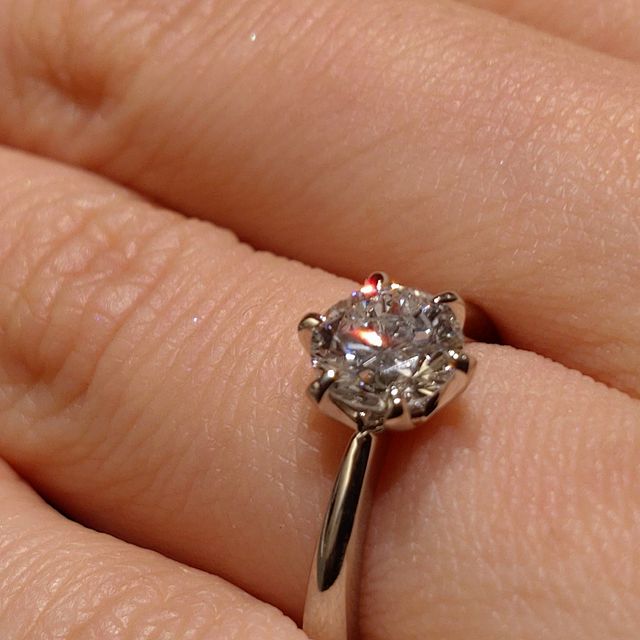 【出雲結(いずもゆい)の口コミ】 現代的かつシンプルなデザインで、非常に可愛らしい指輪になりました。ま…