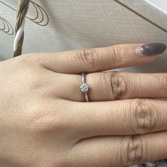 【アイプリモ(I-PRIMO)の口コミ】 シンプルで重ね付けしやすいです！
結婚指輪はシンプルなものでも少し派手…