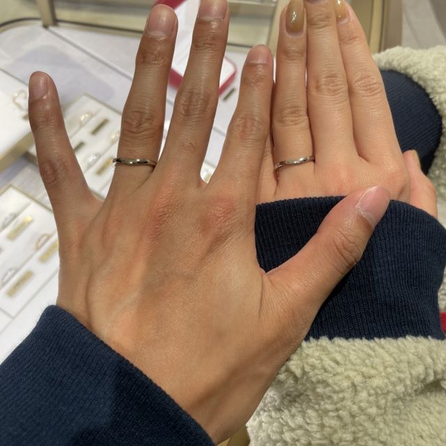 【カルティエ(Cartier)の口コミ】 湾曲したらデザインが特徴的です。指が長く見えるので気に入りました。夫…