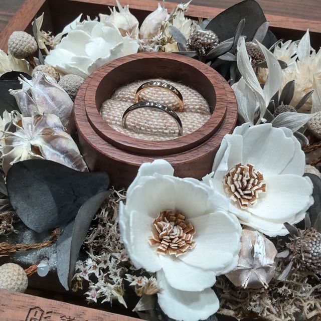 【鎌倉彫金工房の口コミ】 色はシルバーとゴールド。形状はゴールドが丸状でシルバーは平です。どち…