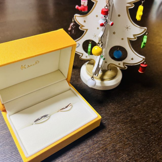 【ケイウノ ブライダル(K.UNO BRIDAL)の口コミ】 ペアでも素材を変えて作れたところ。男性用はほんの少しウェーブがあり、…