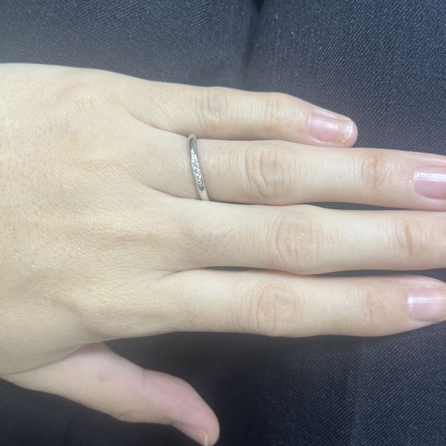【銀座ダイヤモンドシライシの口コミ】 リングの幅について、太すぎず細すぎず、つけ心地がとても良かった。
小さ…