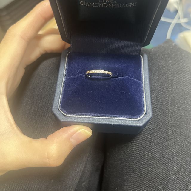 【銀座ダイヤモンドシライシの口コミ】 リングの幅について、太すぎず細すぎず、つけ心地がとても良かった。
小さ…