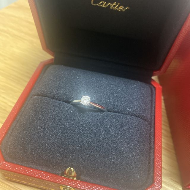 【カルティエ(Cartier)の口コミ】 シンプルであきのこないデザインです。太さもちょうどよくダイヤモンドが…