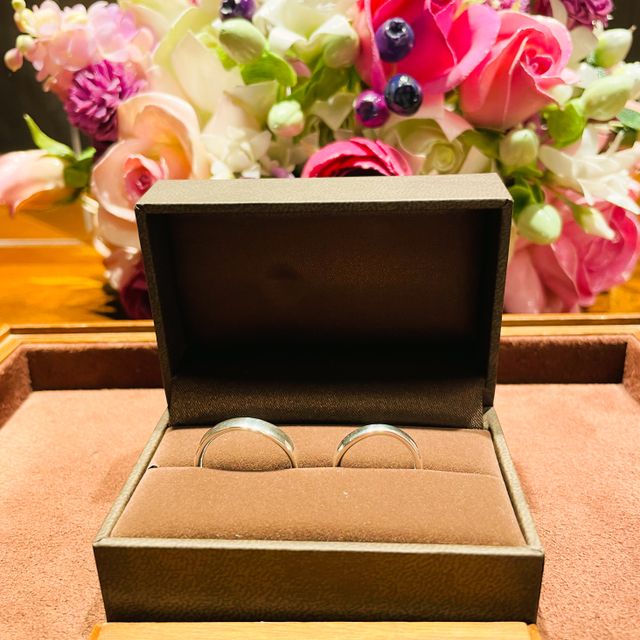 【TANZO.(鍛造指輪)の口コミ】 旦那がアクセサリーを普段付けないタイプの為、プラチナよりも肌なじみが…