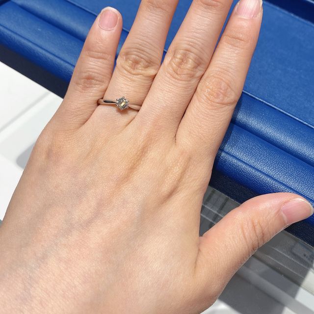 【銀座ダイヤモンドシライシの口コミ】 デザインがとてもおすすめです！
美しい花嫁を思わせる白いゆりは、ブライ…