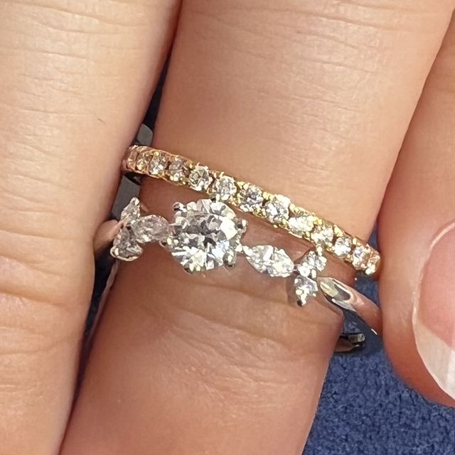 【ROCCA(ロッカ)の口コミ】 ROCCAでは婚約指輪を作成する際にまずベースとなるリングを選び、その後台…