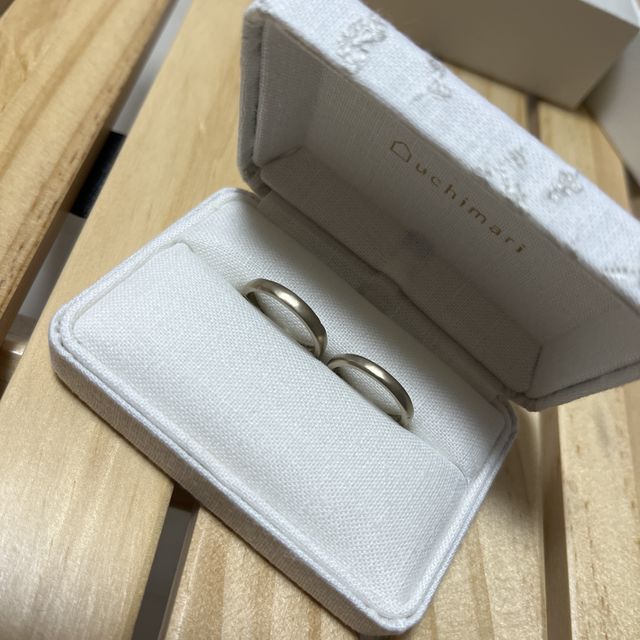 【uchimari(ウチマリ)の口コミ】 デザインは2人の共通の趣味である登山に関連して山の稜線を描きました。色…