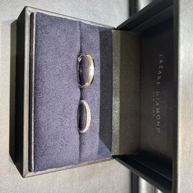 【ラザール ダイヤモンド(LAZARE DIAMOND)の口コミ】 指輪のデザインについて、ダイヤモンドが大きく見えるのが特徴です。暗い…