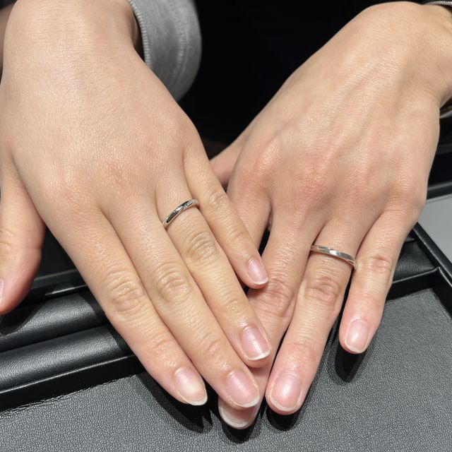 【エクセルコダイヤモンド(EXELCO DIAMOND)の口コミ】 指が綺麗に見え、シンプルすぎないものを探していました。Lien Infiniは両…