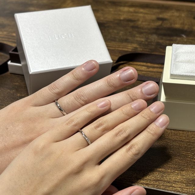 【LUCIE(ルシエ)の口コミ】 半分はダイアモンドが並んでいて、半分はついていないデザインです。あま…